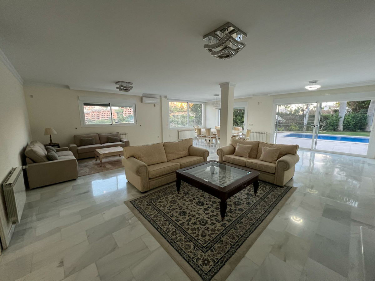 Se vende Villa - Chalet de 5 dormitorios en Costa Del Sol, Málaga, España
