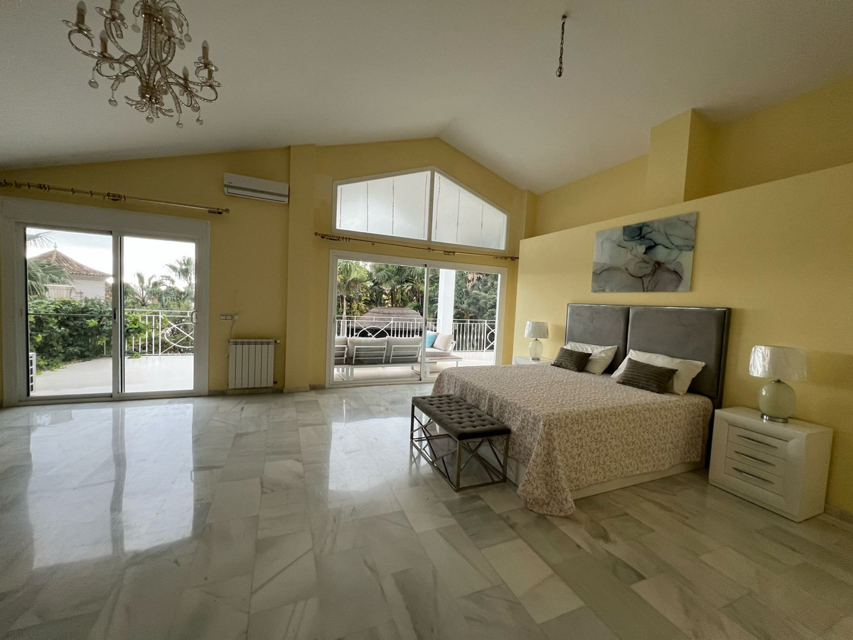 Se vende Villa - Chalet de 5 dormitorios en Costa Del Sol, Málaga, España