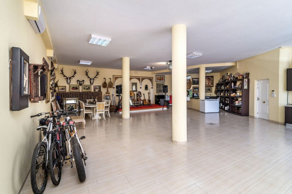 Se vende Villa - Chalet de 5 dormitorios en Costa Del Sol, Málaga, España