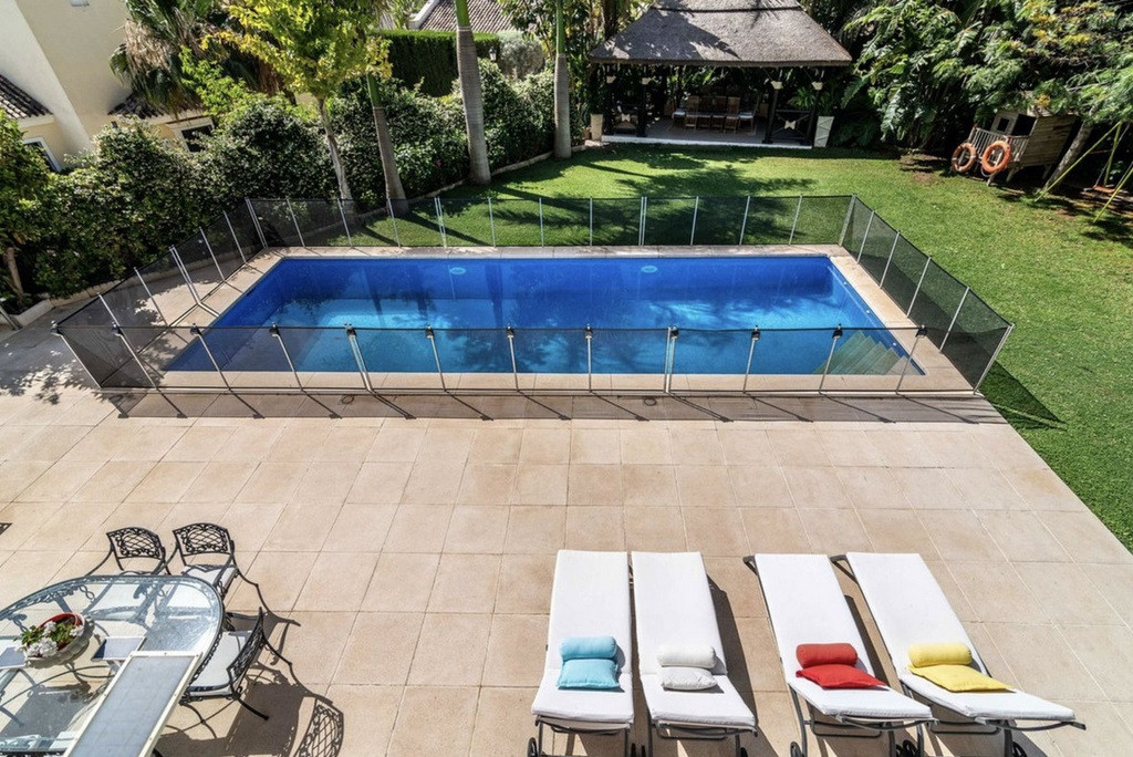 Se vende Villa - Chalet de 5 dormitorios en Costa Del Sol, Málaga, España