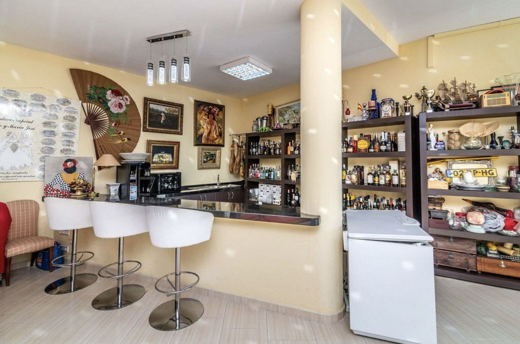 Se vende Villa - Chalet de 5 dormitorios en Costa Del Sol, Málaga, España
