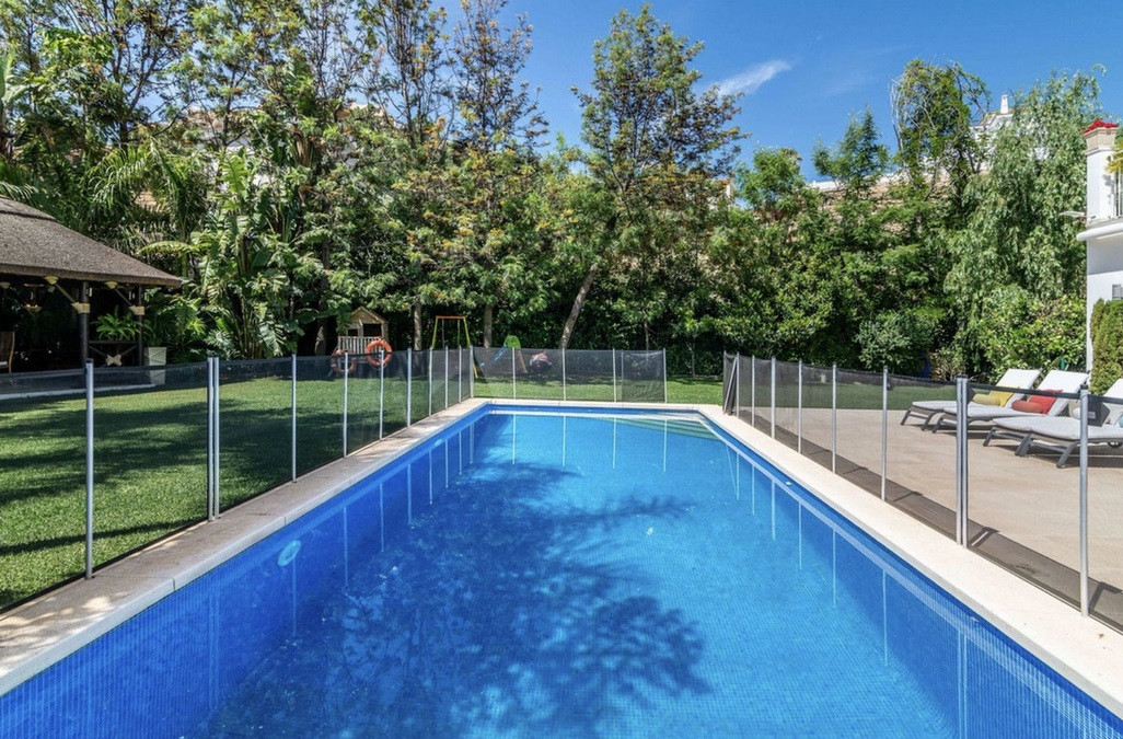 Se vende Villa - Chalet de 5 dormitorios en Costa Del Sol, Málaga, España