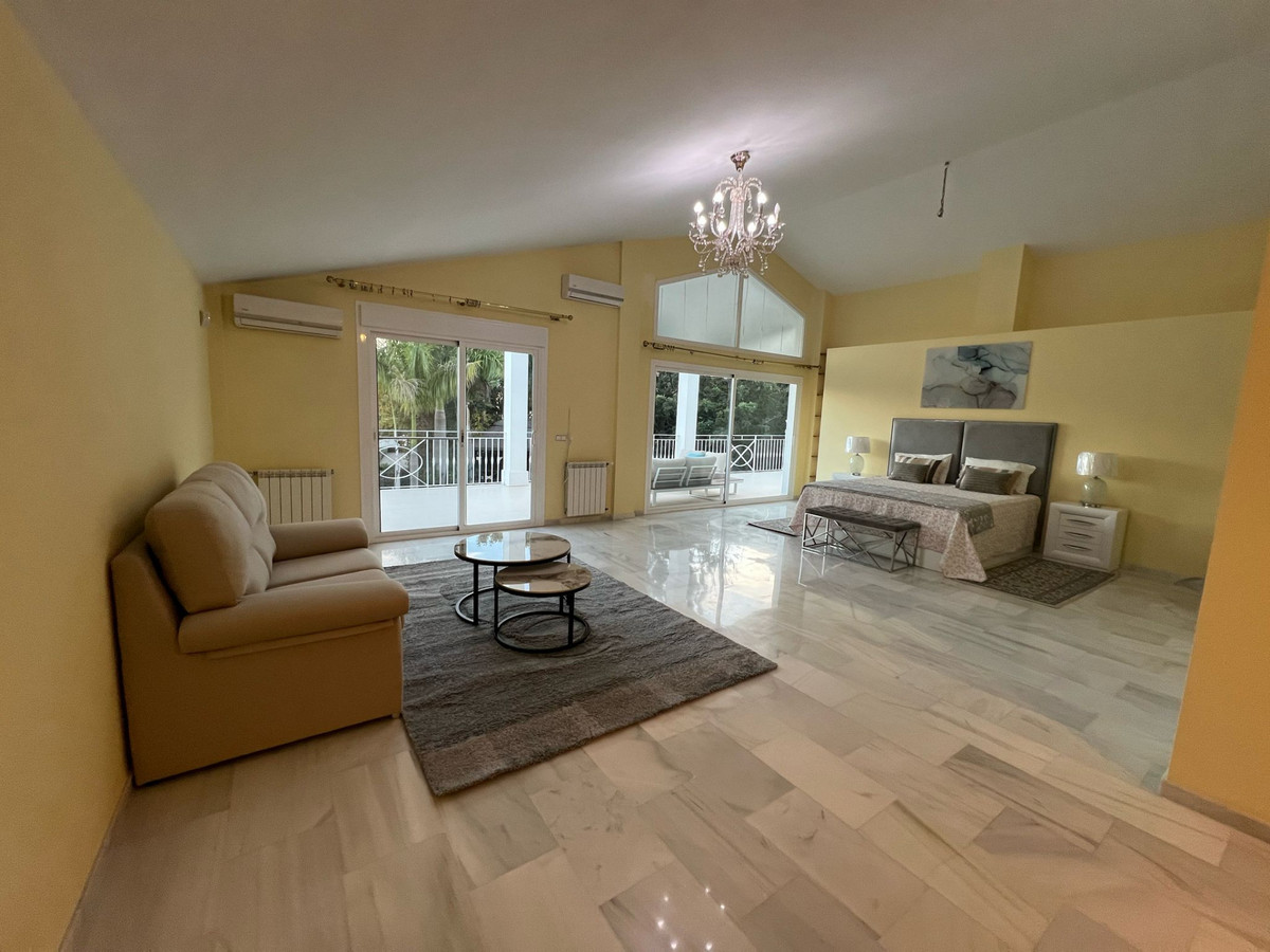 Se vende Villa - Chalet de 5 dormitorios en Costa Del Sol, Málaga, España