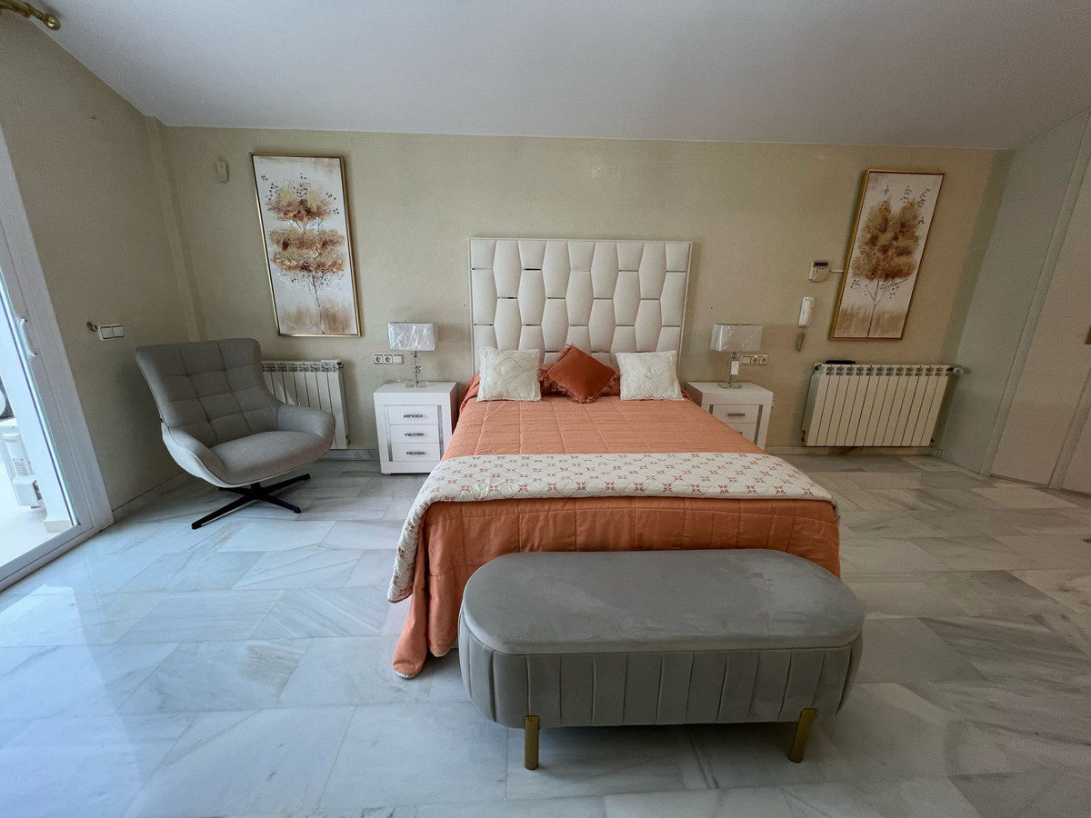 Se vende Villa - Chalet de 5 dormitorios en Costa Del Sol, Málaga, España