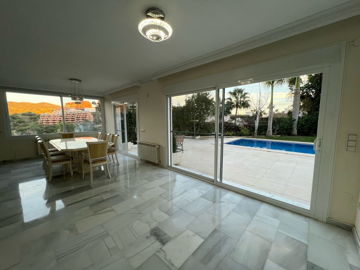 Se vende Villa - Chalet de 5 dormitorios en Costa Del Sol, Málaga, España