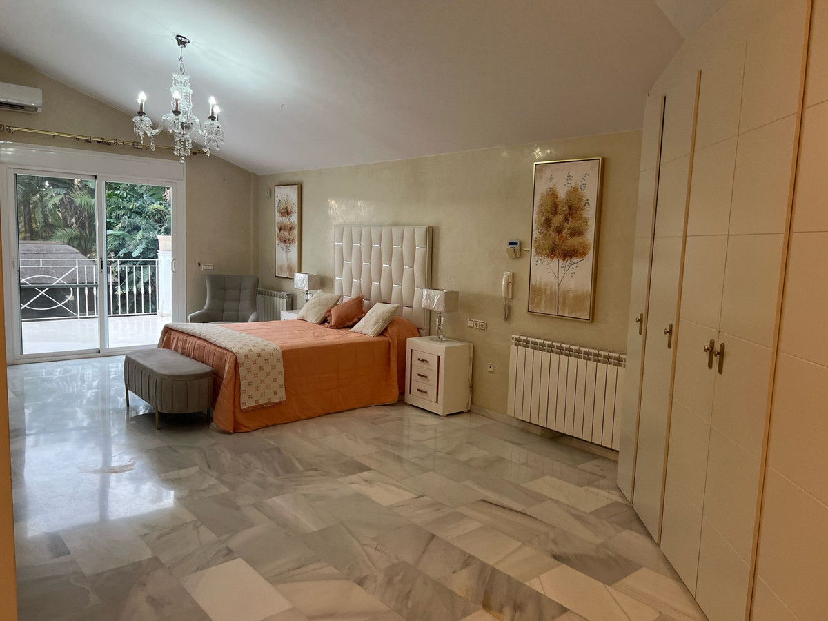 Se vende Villa - Chalet de 5 dormitorios en Costa Del Sol, Málaga, España