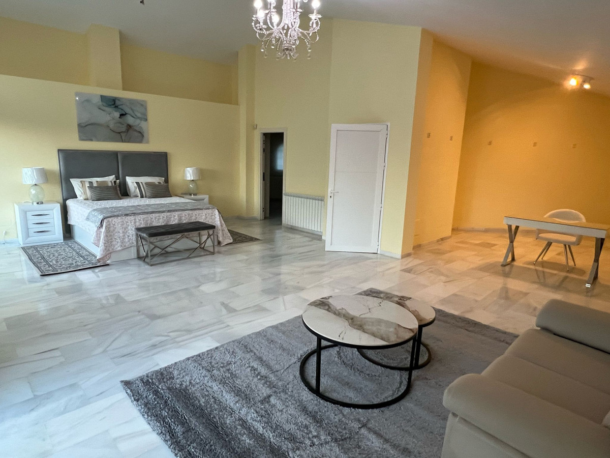 Se vende Villa - Chalet de 5 dormitorios en Costa Del Sol, Málaga, España