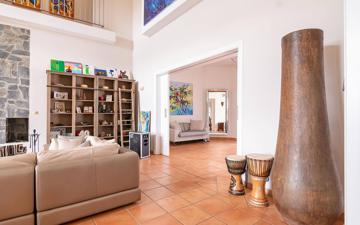 Se vende Villa - Chalet de 6 dormitorios en Costa Del Sol, Cadiz, España