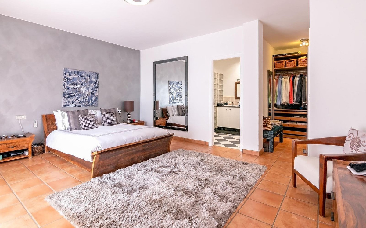 Se vende Villa - Chalet de 6 dormitorios en Costa Del Sol, Cadiz, España