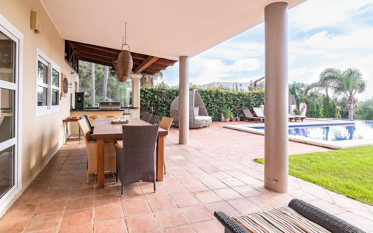 Se vende Villa - Chalet de 6 dormitorios en Costa Del Sol, Cadiz, España