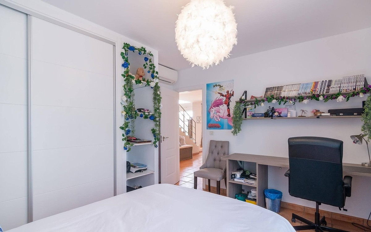 Se vende Villa - Chalet de 6 dormitorios en Costa Del Sol, Cadiz, España