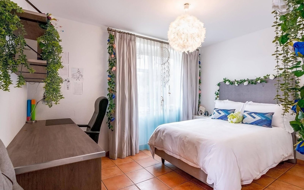 Se vende Villa - Chalet de 6 dormitorios en Costa Del Sol, Cadiz, España