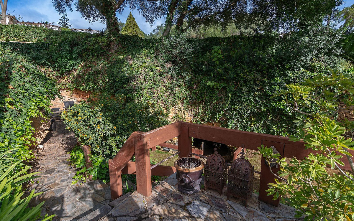 Se vende Villa - Chalet de 6 dormitorios en Costa Del Sol, Cadiz, España