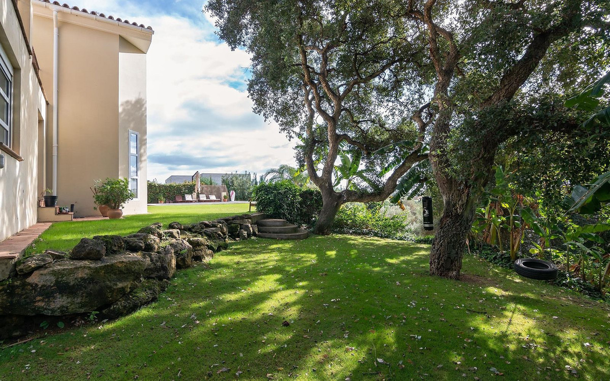 Se vende Villa - Chalet de 6 dormitorios en Costa Del Sol, Cadiz, España