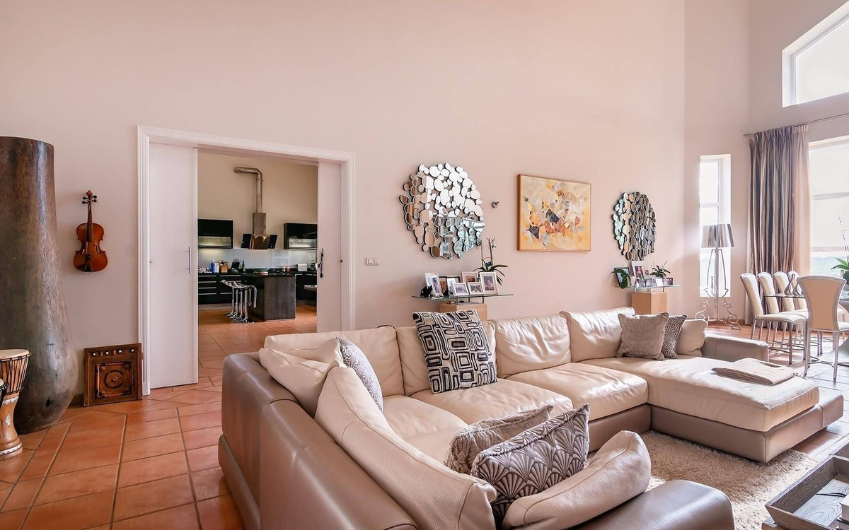 Se vende Villa - Chalet de 6 dormitorios en Costa Del Sol, Cadiz, España