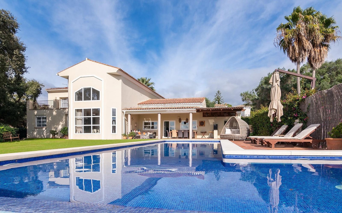 Se vende Villa - Chalet de 6 dormitorios en Costa Del Sol, Cadiz, España