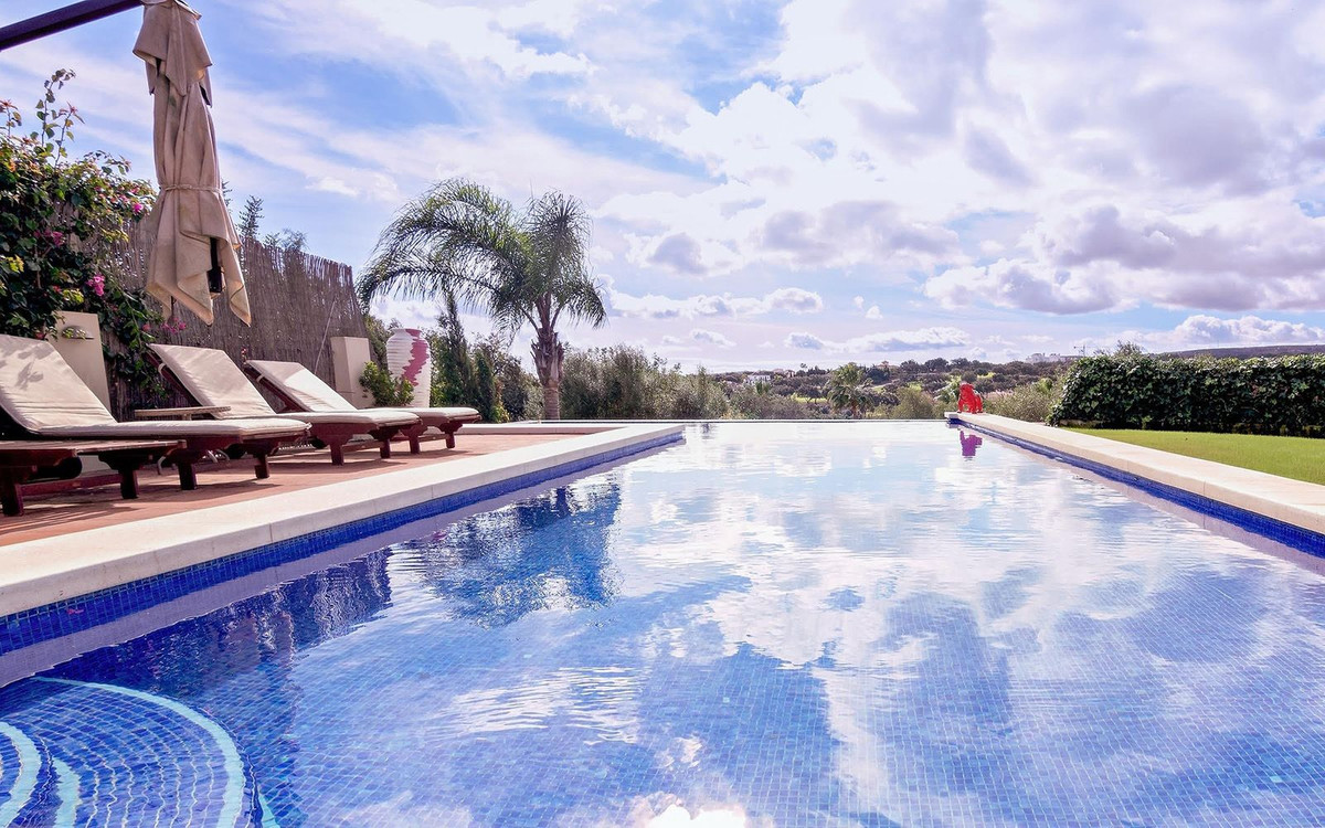 Se vende Villa - Chalet de 6 dormitorios en Costa Del Sol, Cadiz, España