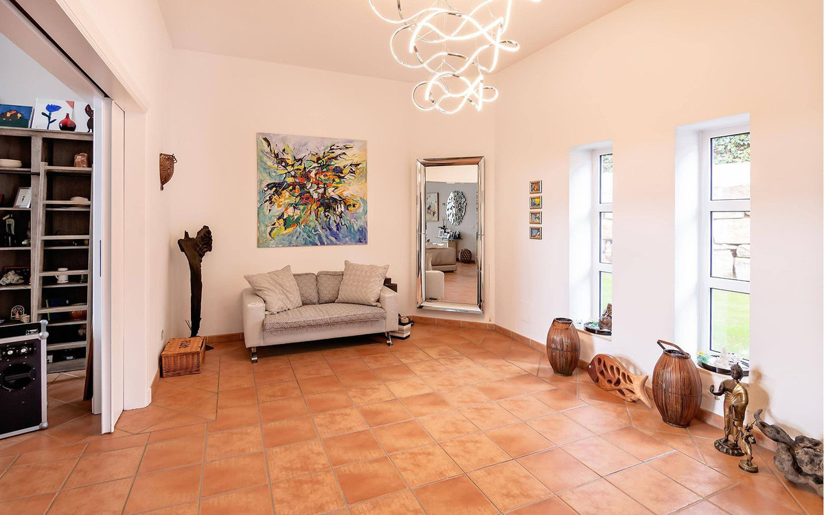 Se vende Villa - Chalet de 6 dormitorios en Costa Del Sol, Cadiz, España
