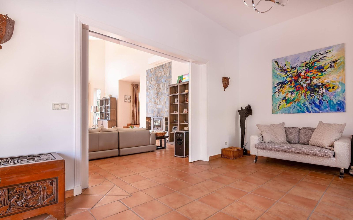 Se vende Villa - Chalet de 6 dormitorios en Costa Del Sol, Cadiz, España