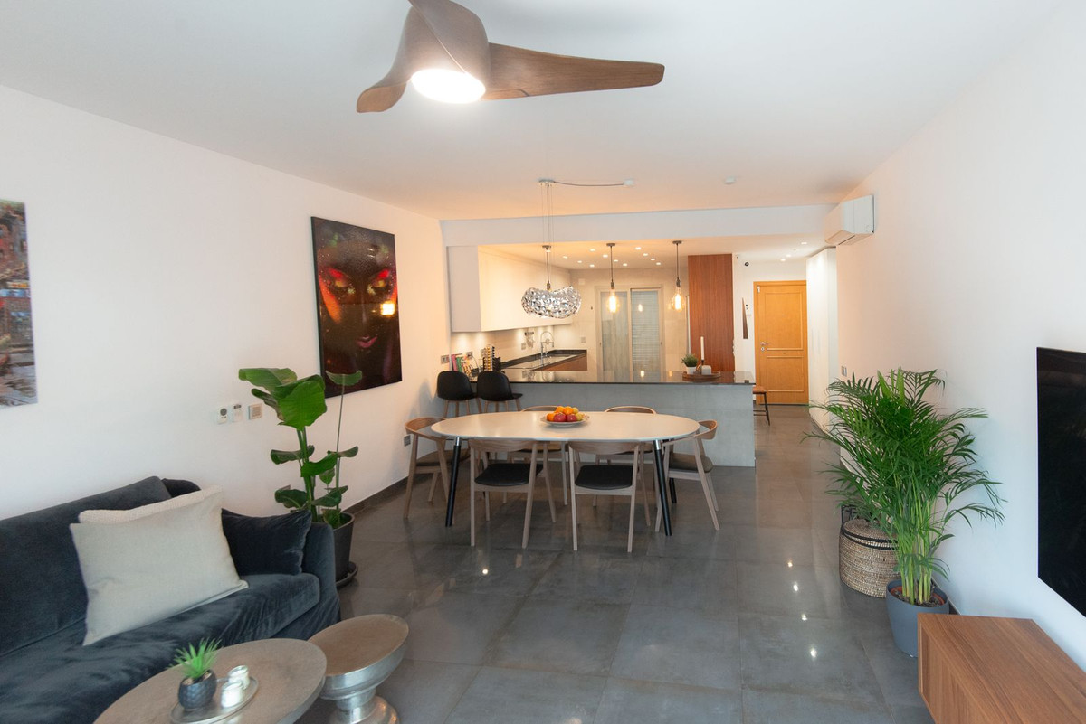 4 Bed Apartment for sale in Fuengirola Costa Del Sol, Málaga, Spain