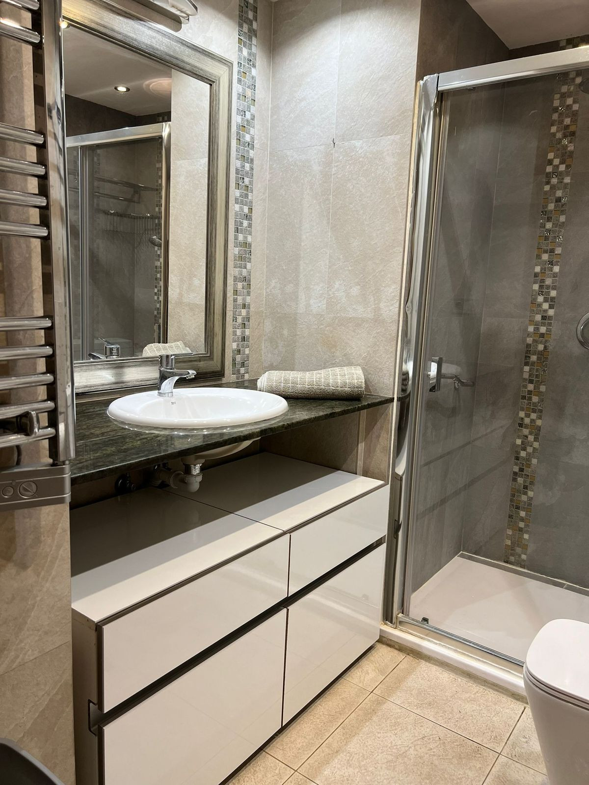 Se vende Apartamento Planta Media de 2 dormitorios en Costa Del Sol, Málaga, España