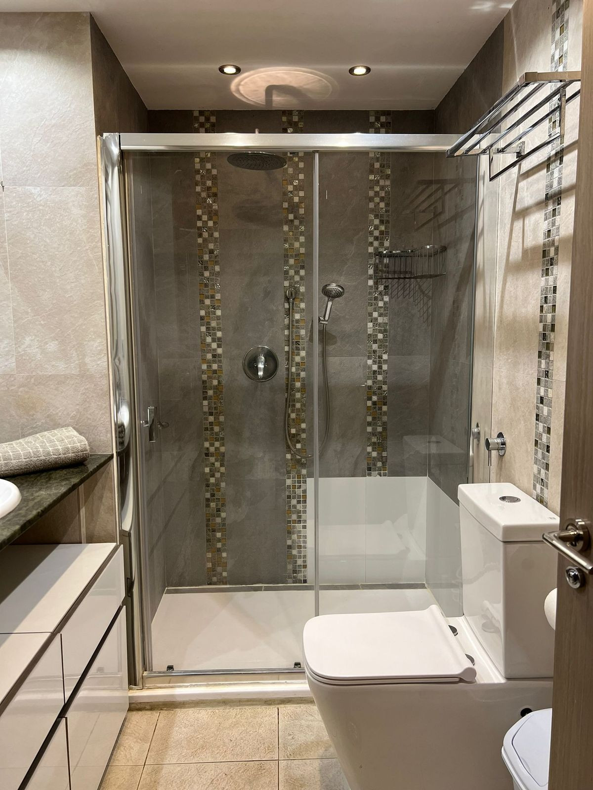 Se vende Apartamento Planta Media de 2 dormitorios en Costa Del Sol, Málaga, España