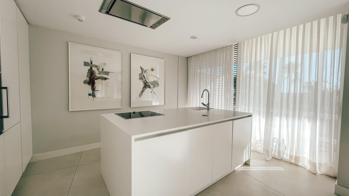 3 Bed Apartment for sale in Estepona Costa Del Sol, Málaga, Spain