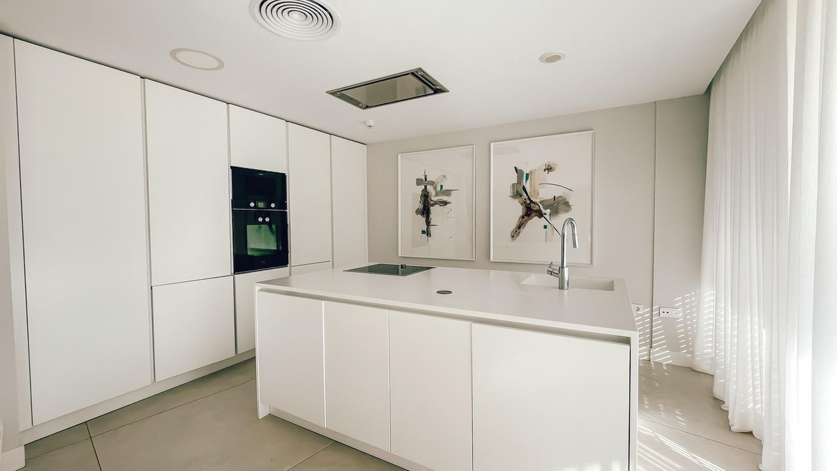 3 Bed Apartment for sale in Estepona Costa Del Sol, Málaga, Spain