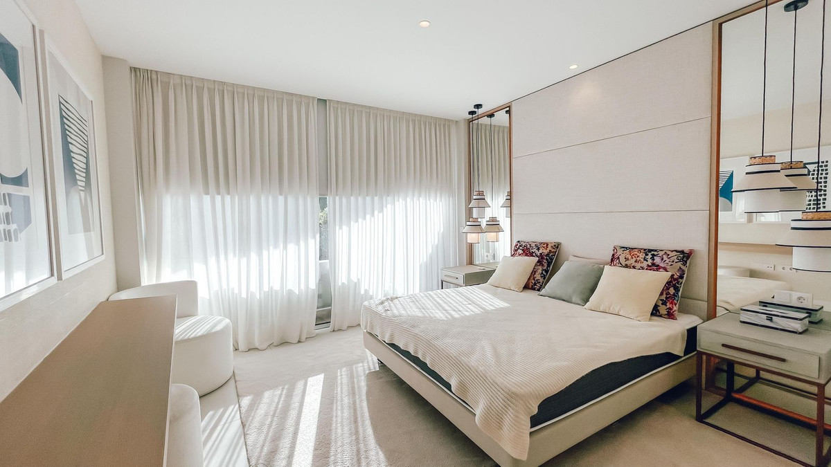 3 Bed Apartment for sale in Estepona Costa Del Sol, Málaga, Spain