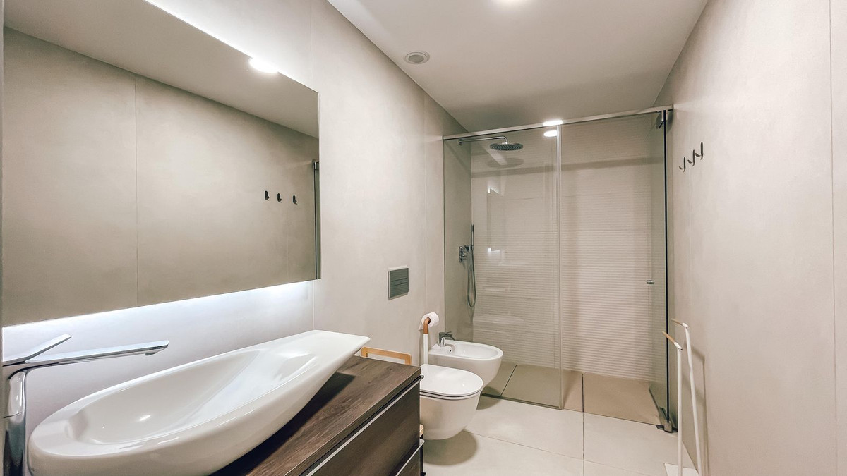 3 Bed Apartment for sale in Estepona Costa Del Sol, Málaga, Spain