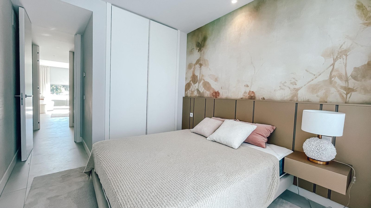 3 Bed Apartment for sale in Estepona Costa Del Sol, Málaga, Spain