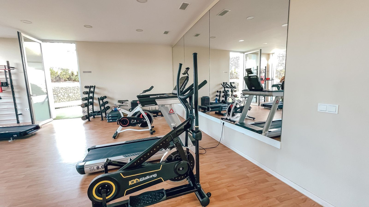 3 Bed Apartment for sale in Estepona Costa Del Sol, Málaga, Spain