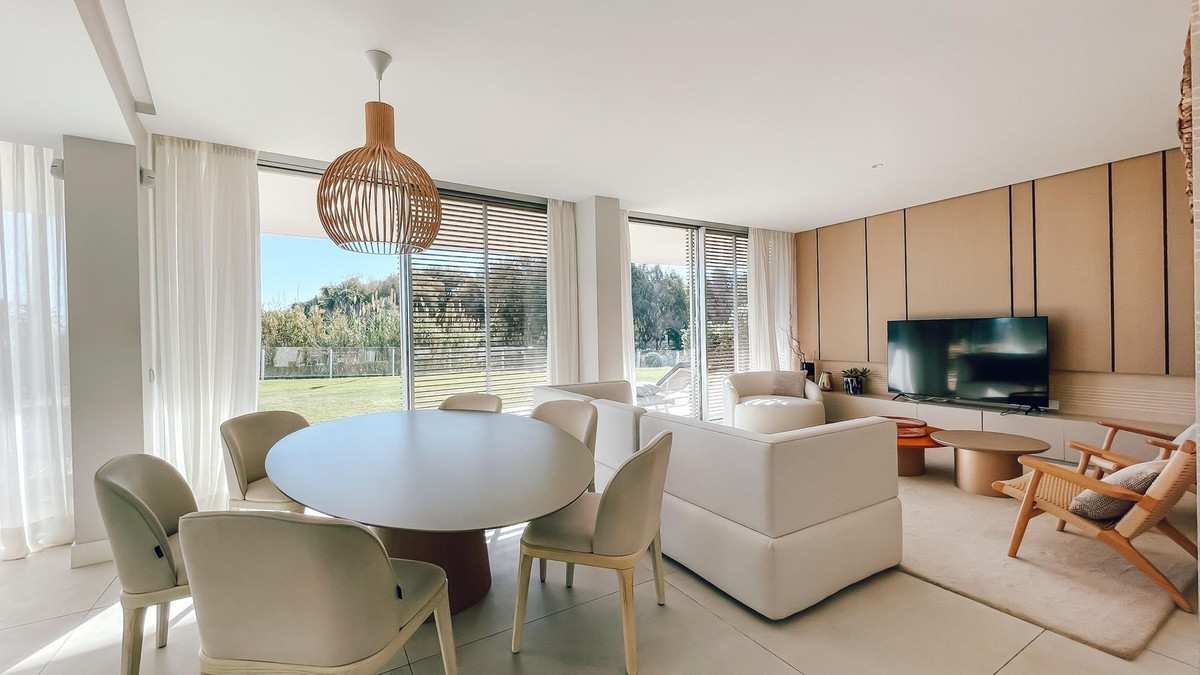 3 Bed Apartment for sale in Estepona Costa Del Sol, Málaga, Spain