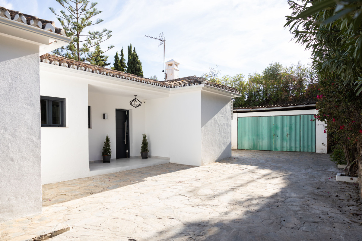 3 Bed Townhouse for sale in La Quinta Costa Del Sol, Málaga, Spain