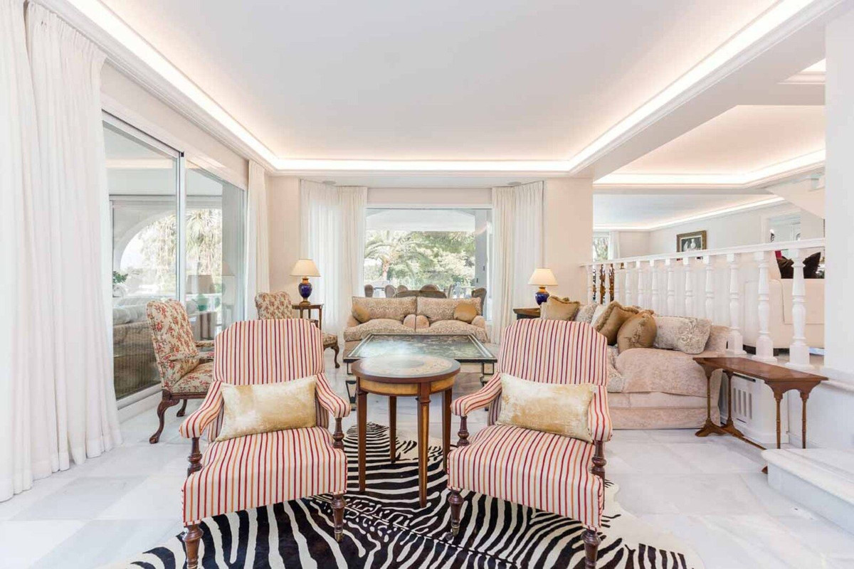 6 Bed Townhouse for sale in Río Real Costa Del Sol, Málaga, Spain