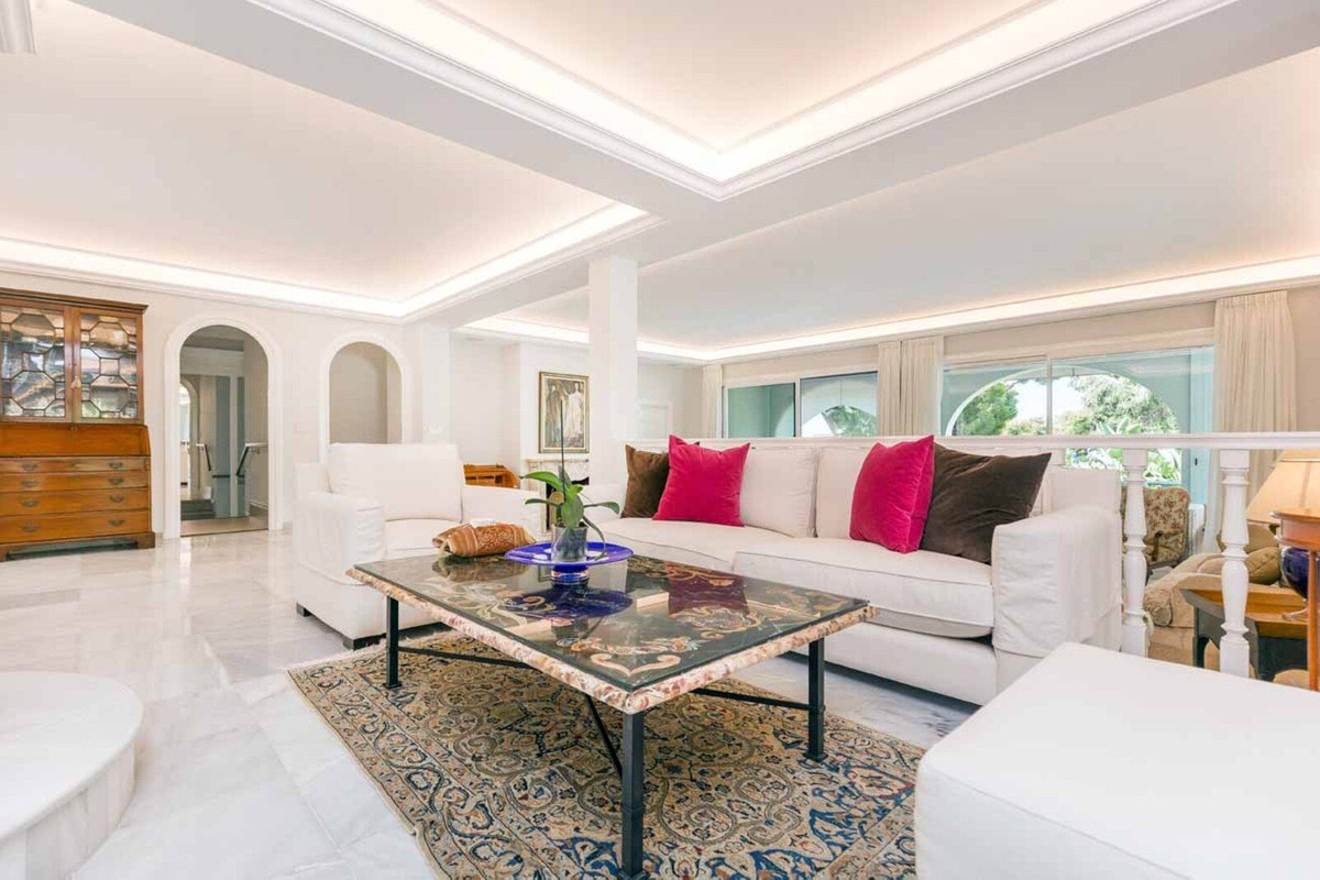 6 Bed Townhouse for sale in Río Real Costa Del Sol, Málaga, Spain