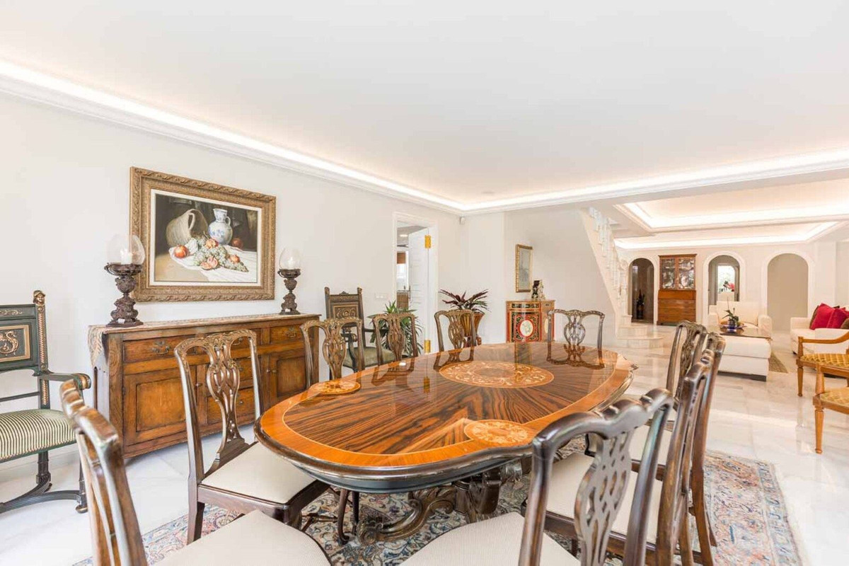 6 Bed Townhouse for sale in Río Real Costa Del Sol, Málaga, Spain