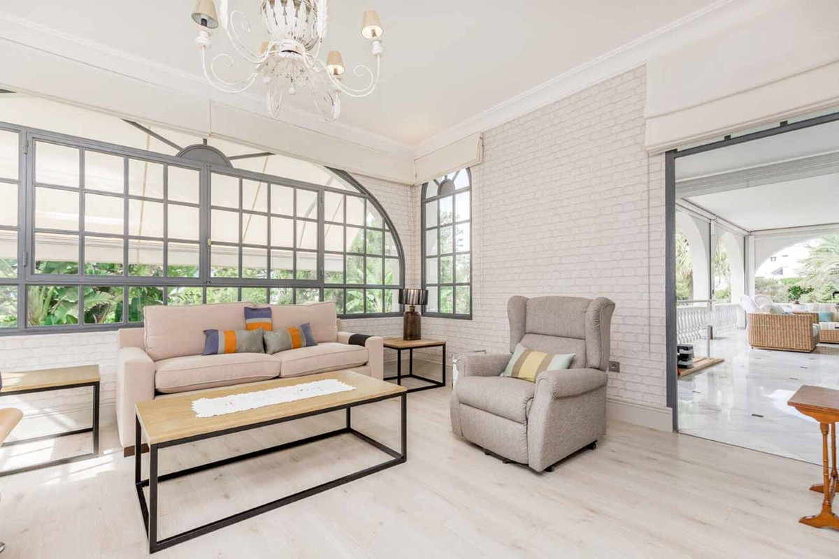 6 Bed Townhouse for sale in Río Real Costa Del Sol, Málaga, Spain
