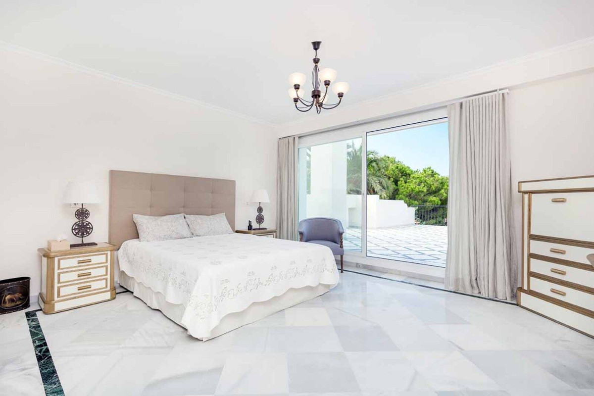 6 Bed Townhouse for sale in Río Real Costa Del Sol, Málaga, Spain