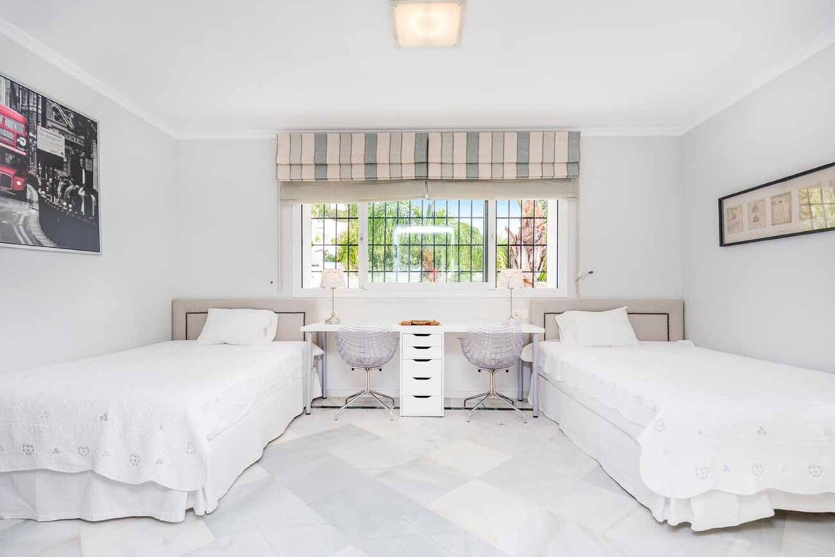 6 Bed Townhouse for sale in Río Real Costa Del Sol, Málaga, Spain