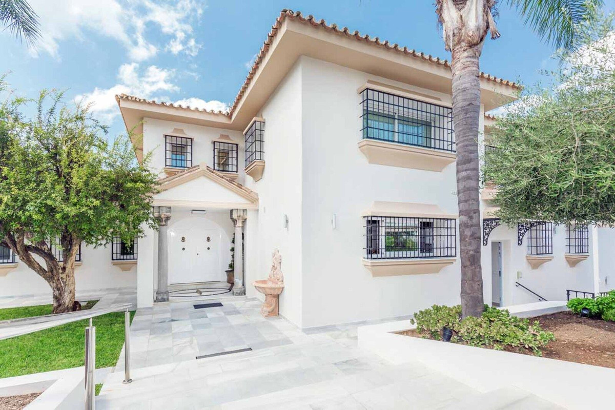6 Bed Townhouse for sale in Río Real Costa Del Sol, Málaga, Spain