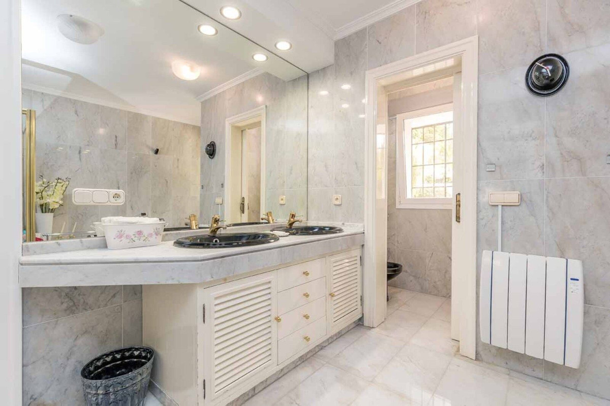 6 Bed Townhouse for sale in Río Real Costa Del Sol, Málaga, Spain