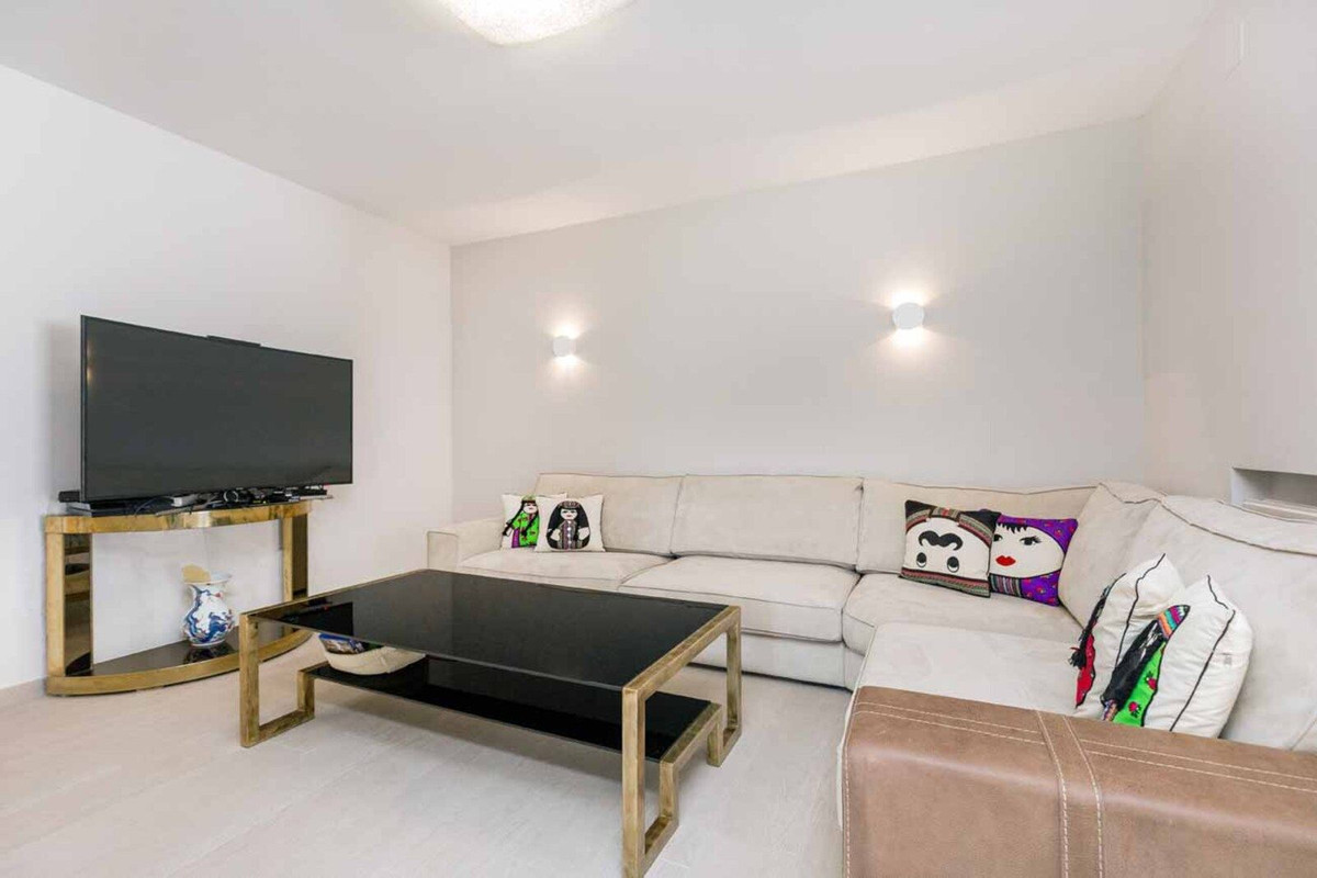 6 Bed Townhouse for sale in Río Real Costa Del Sol, Málaga, Spain