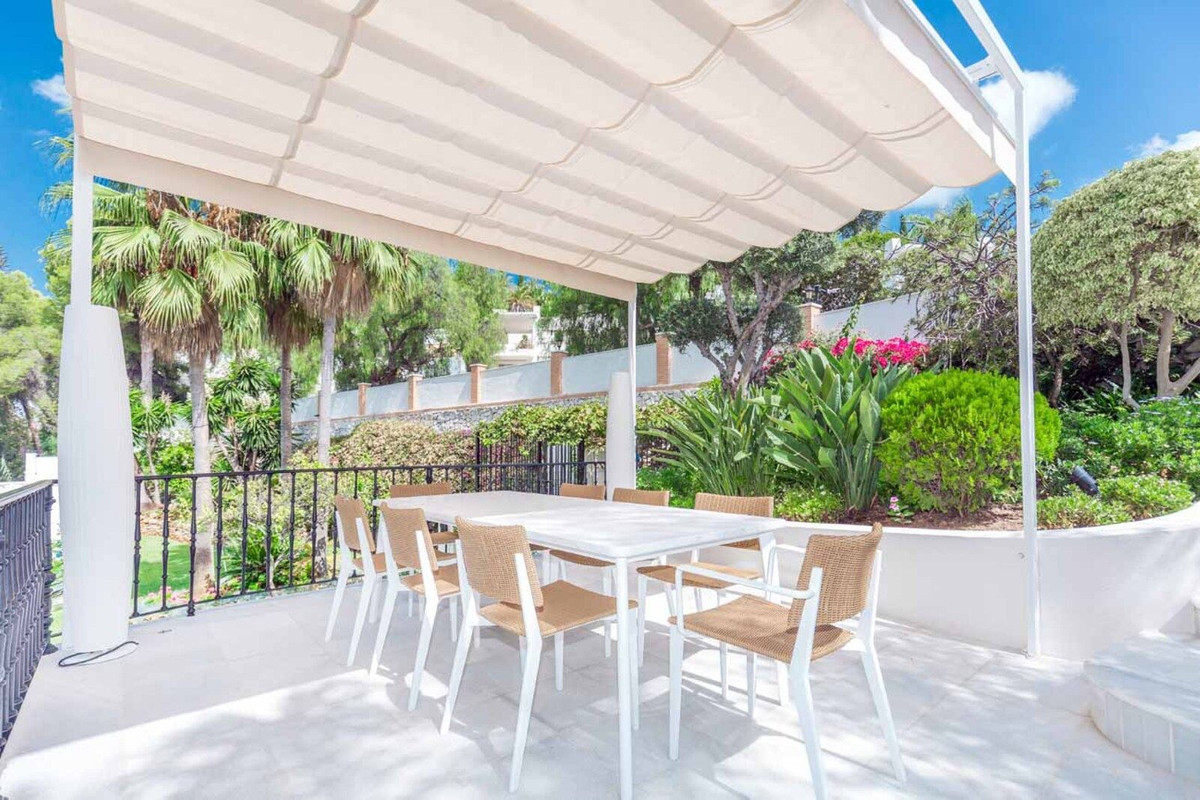 6 Bed Townhouse for sale in Río Real Costa Del Sol, Málaga, Spain