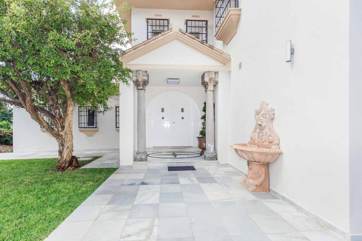 6 Bed Townhouse for sale in Río Real Costa Del Sol, Málaga, Spain