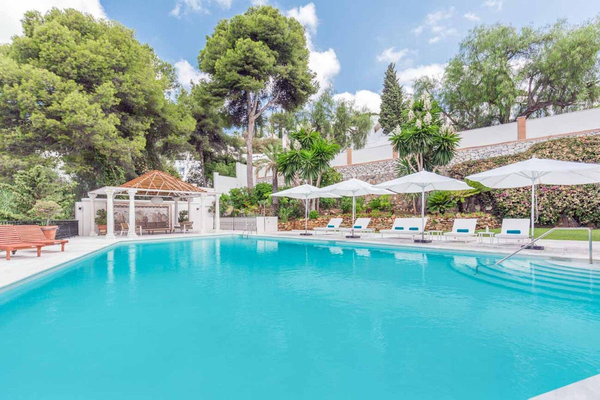 6 Bed Townhouse for sale in Río Real Costa Del Sol, Málaga, Spain