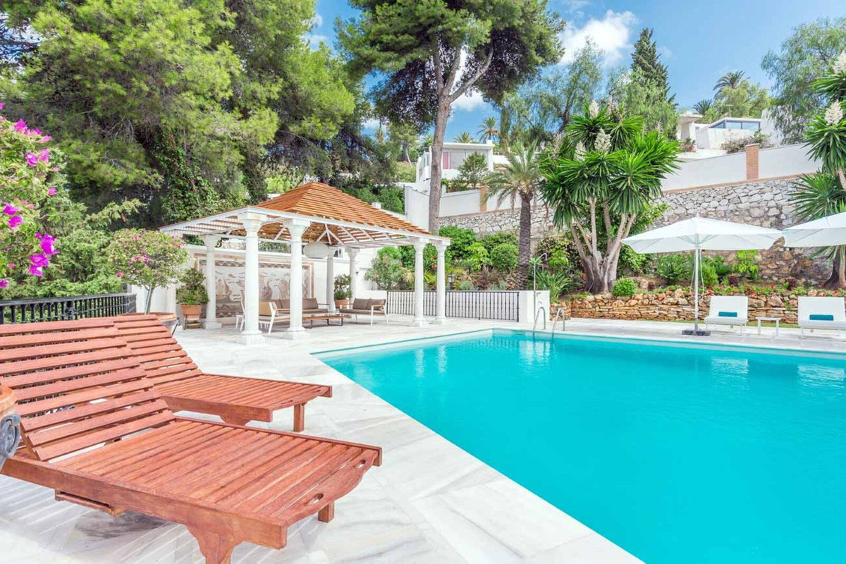 6 Bed Townhouse for sale in Río Real Costa Del Sol, Málaga, Spain