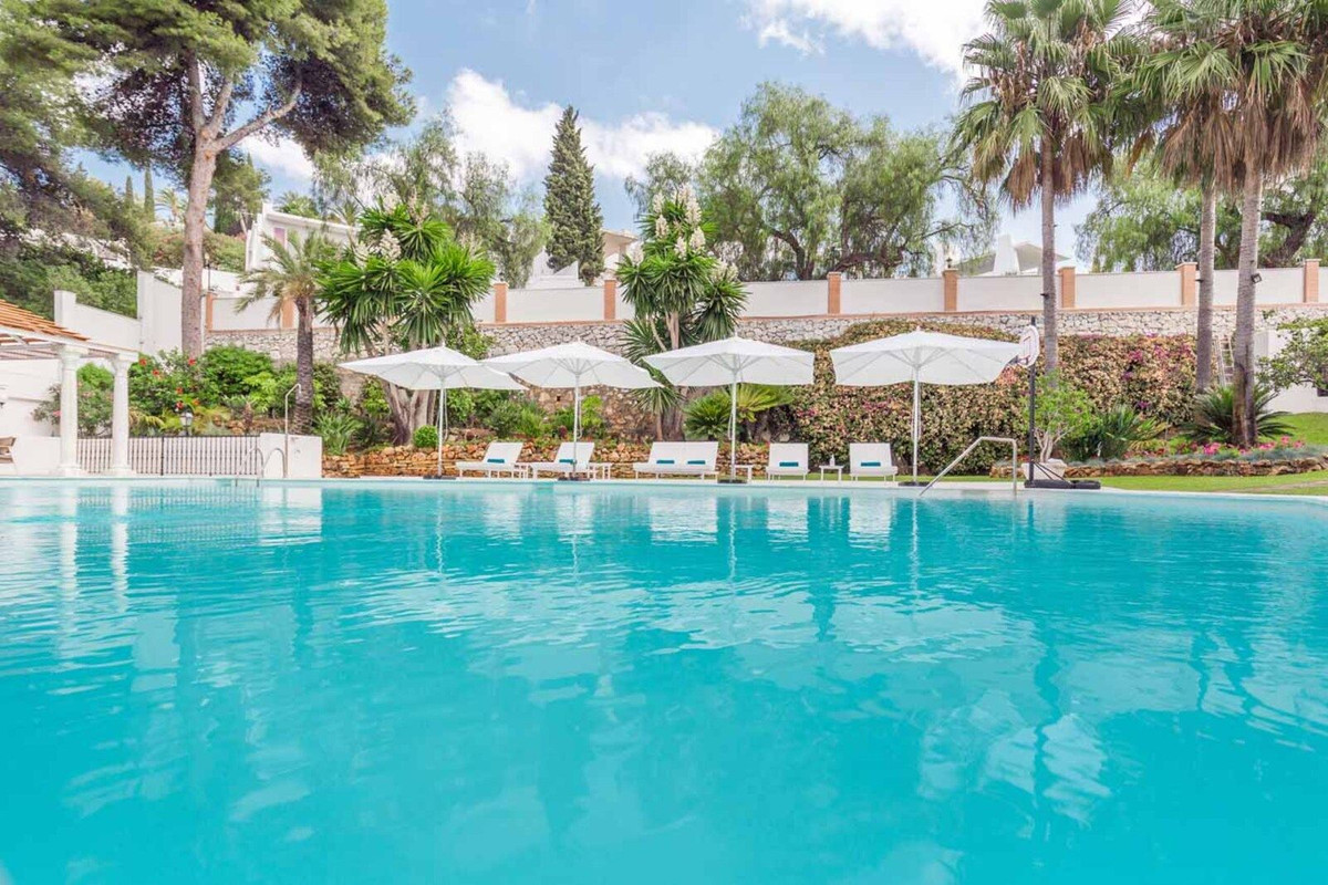6 Bed Townhouse for sale in Río Real Costa Del Sol, Málaga, Spain