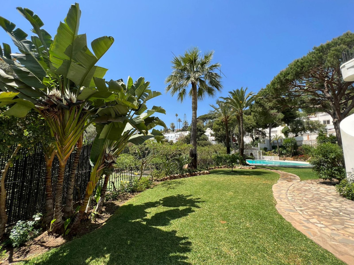 6 Bed Townhouse for sale in Río Real Costa Del Sol, Málaga, Spain
