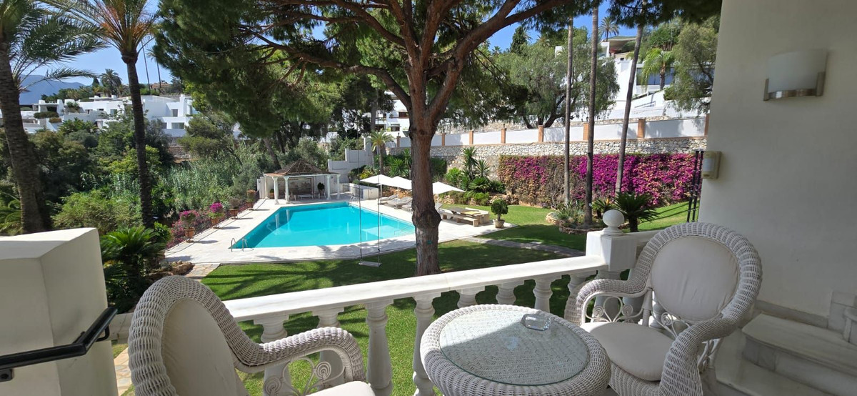 6 Bed Townhouse for sale in Río Real Costa Del Sol, Málaga, Spain